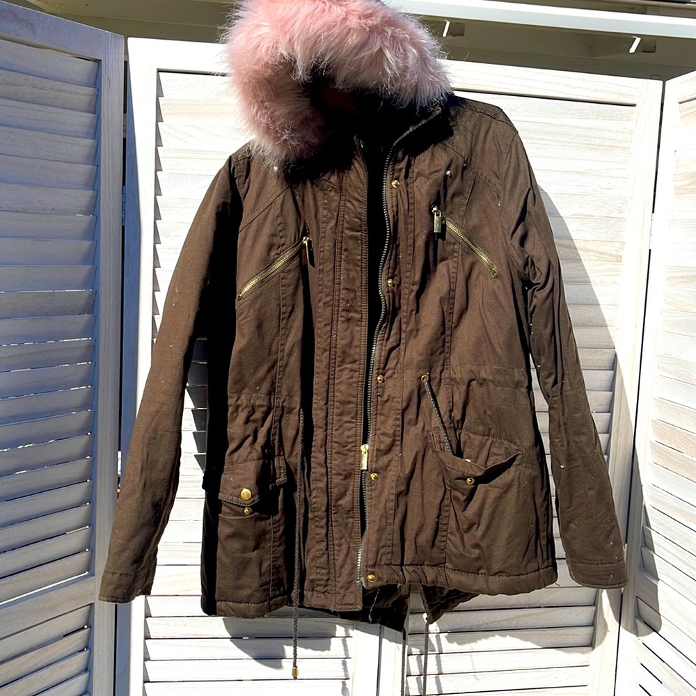Cute forest green puffy jacket.
